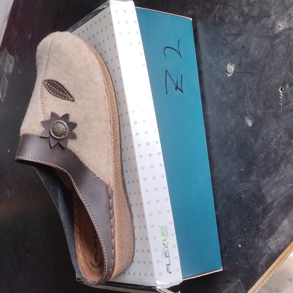 Women's shoes